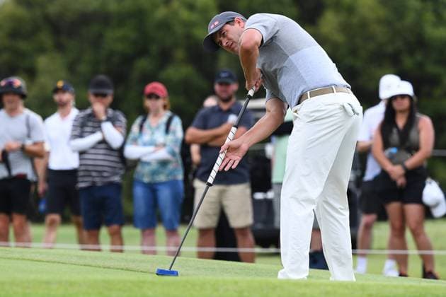 GOLF AUSTRALIAN PGA, Golf Herren Adam Scott plays a shot during round 3 of the 2023 Australian PGA Championship in Brisbane, Saturday, November 25, 2023. ( NO ARCHIVING, EDITORIAL USE ONLY, NO USE IN BOOKS WITHOUT CONSENT BRISBANE QUEENSLAND AUSTRALIA  Copyright: xJONOxSEARLEx 20231125001869451147