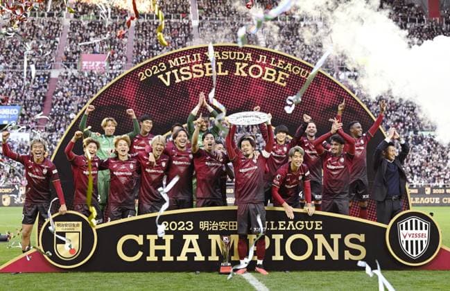 Sport Themen der Woche KW47 Football: J-League Vissel Kobe players celebrate after clinching their first J-League top-flight title by beating Nagoya Grampus in a penultimate round football match on Nov. 25, 2023, at Noevir Stadium in Kobe, western Japan.  A14AA0002169372P