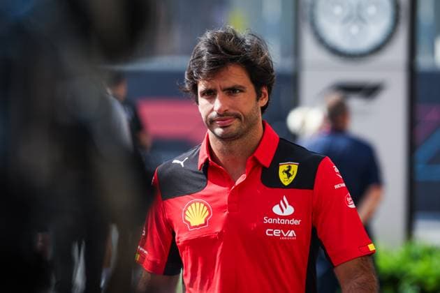 SAINZ Carlos (spa), Scuderia Ferrari SF-23, portrait during the 2023 Formula 1 Etihad Airways Abu Dhabi Grand Prix, 22th round of the 2023 Formula One World Championship, WM, Weltmeisterschaft from November 24 to 26, 2023 on the Yas Marina Circuit, in Abu Dhabi - F1 - ABU DHABI GRAND PRIX 2023 DPPI Panoramic  00123047_G0OD1874