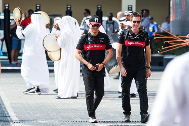 ZHOU Guanyu (chi), Alfa Romeo F1 Team Stake C43, portrait during the 2023 Formula 1 Etihad Airways Abu Dhabi Grand Prix, 22th round of the 2023 Formula One World Championship, WM, Weltmeisterschaft from November 24 to 26, 2023 on the Yas Marina Circuit, in Abu Dhabi - F1 - ABU DHABI GRAND PRIX 2023 DPPI Panoramic  00123047_G0OD2057
