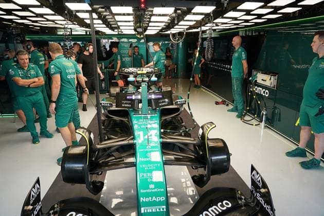 25.11.2023, Yas Marina Circuit, Abu Dhabi, Formula 1 Etihad Airways Abu Dhabi Grand Prix 2023 , im Bild Fernando Alonso (ESP), Aston Martin Aramco Cognizant Formula One Team Abu Dhabi Yas Marina Circuit Vereinigten Arabischen Emirate