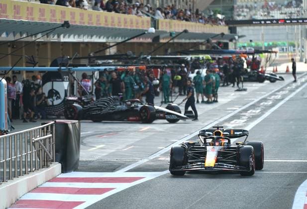 25.11.2023, Yas Marina Circuit, Abu Dhabi, Formula 1 Etihad Airways Abu Dhabi Grand Prix 2023 , im Bild Max Verstappen (NLD), Oracle Red Bull Racing Abu Dhabi Yas Marina Circuit Vereinigten Arabischen Emirate
