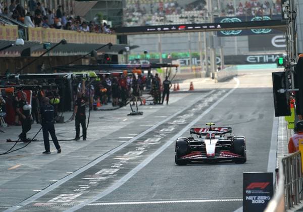 Formula 1 Etihad Airways Abu Dhabi Grand Prix 2023 25.11.2023, Yas Marina Circuit, Abu Dhabi, Formula 1 Etihad Airways Abu Dhabi Grand Prix 2023 , im Bild Nico Hülkenberg (DEU), MoneyGram Haas F1 Team
