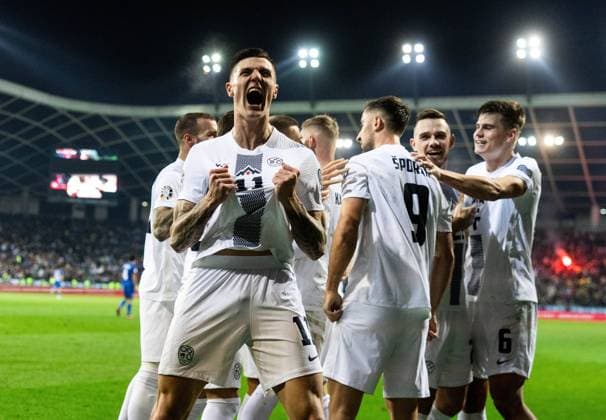 20.11.2023, SRC Stozice, Ljubljana, SLO, UEFA EM Qualifikation, Slowenien vs Kasachstan, Gruppe H, im Bild Benjamin Sesko of Slovenia celebrates after scoring penalty shot during the UEFA European Championship, EM, Europameisterschaft qualification, group H match between Slovenia and Kazakhstan at the SRC Stozice in Ljubljana, Slovenia on 2023 11 20. Expa