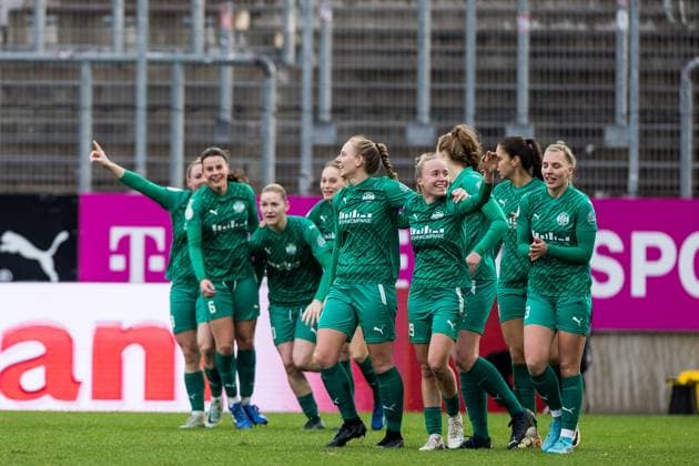 Sport Themen der Woche KW47 Sport Bilder des Tages DFB Pokal der Frauen Achtelfinale, SGS Essen - 1. FC Köln; 25.11.2023 Jubel zum 4:3 durch Beke Sterner (SGS Essen, 19) DFB Pokal der Frauen Achtelfinale, SGS Essen - 1. FC Köln, Essen, Stadion an der Hafenstrasse am 25.11.2023 DFB REGULATIONS PROHIBIT ANY USE OF PHOTOGRAPHS AS IMAGE SEQUENCES AND OR QUASI-VIDEO. *** DFB Pokal der Frauen Achtelfinale, SGS Essen 1 FC Köln 25 11 2023 Cheers for the 4 3 by Beke Sterner SGS Essen, 19 DFB Pokal der Frauen Achtelfinale, SGS Essen 1 FC Köln, Essen, Stadion an der Hafenstrasse on 25 11 2023 DFB REGULATIONS PROHIBIT ANY USE OF PHOTOGRAPHS AS IMAGE SEQUENCES AND OR QUASI VIDEO Copyright: xBEAUTIFULxSPORTS Wunderlx