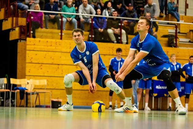 25.11.2023, GER, 2.BL Maenner Sued, Volleyball,Saison 2023 2024, Blue Volleys Gotha vs TV Buehl Erik Niederluecke (Blue Volleys Gotha) Werner, Robert (Blue Volleys Gotha) 99867 Gotha Ernestiner-Halle Thüringen Deutschland