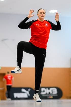 Muenchen, Deutschland 04.November: Handball DHB Frauen - Training Torhueterin Nicole Roth (Deutschland) Muenchen Bayern Deutschland