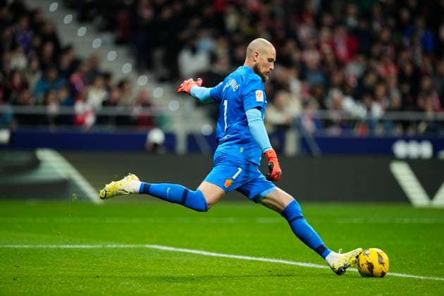 Atletico Madrid V RCD Mallorca - LaLiga EA Sports Predrag Rajkovic Goalkeeper of Mallorca and Serbia does passed during the LaLiga EA Sports match between Atletico Madrid and RCD Mallorca at Civitas Metropolitano Stadium on November 25, 2023 in Madrid, Spain. Madrid Spain  Copyright: xJosexBretonx originalFilename:breton-atletico231125_npwQq.jpg