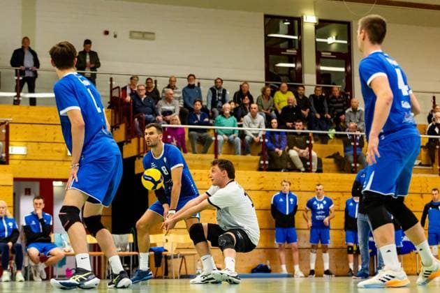 25.11.2023, GER, 2.BL Maenner Sued, Volleyball,Saison 2023 2024, Blue Volleys Gotha vs TV Buehl Dominik Duchac (Blue Volleys Gotha) Stueckrad, Max (Blue Volleys Gotha) 99867 Gotha Ernestiner-Halle Thüringen Deutschland
