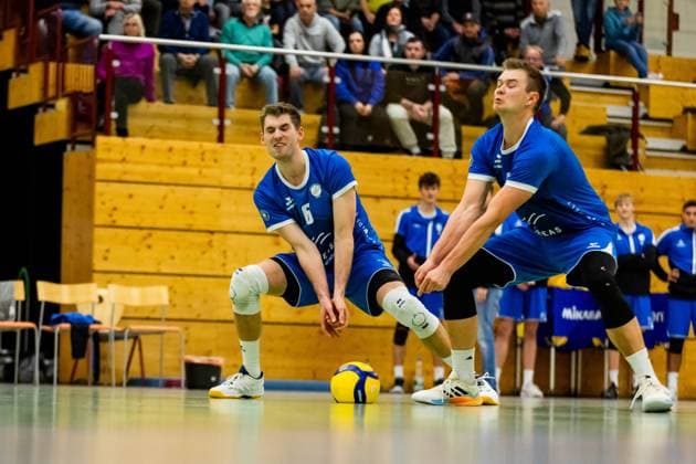 25.11.2023, GER, 2.BL Maenner Sued, Volleyball,Saison 2023 2024, Blue Volleys Gotha vs TV Buehl Erik Niederluecke (Blue Volleys Gotha) Werner, Robert (Blue Volleys Gotha) 99867 Gotha Ernestiner-Halle Thüringen Deutschland
