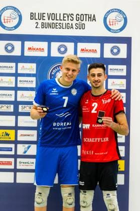 25.11.2023, GER, 2.BL Maenner Sued, Volleyball,Saison 2023 2024, Blue Volleys Gotha vs TV Buehl Krochmann, Hannes (Blue Volleys Gotha) Feizollahi, Arshia (TV Buehl) 99867 Gotha Ernestiner-Halle Thüringen Deutschland