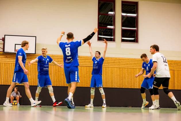 25.11.2023, GER, 2.BL Maenner Sued, Volleyball,Saison 2023 2024, Blue Volleys Gotha vs TV Buehl Erik Niederluecke (Blue Volleys Gotha) 99867 Gotha Ernestiner-Halle Thüringen Deutschland