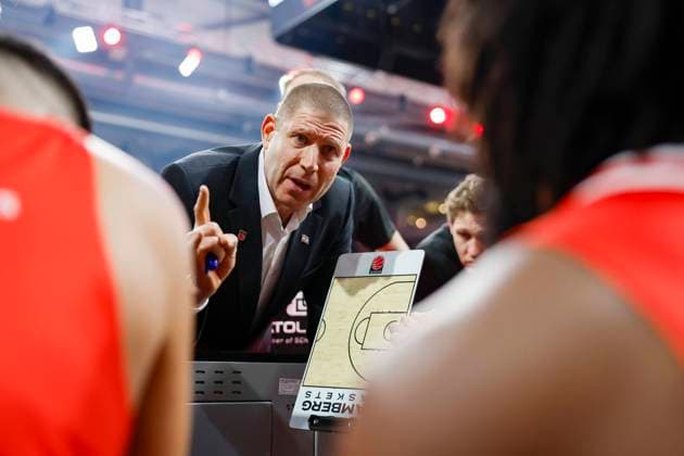 Headcoach Oren Amiel (Bamberg Baskets) während einer Auszeit Bamberg Baskets - Basketball Löwen Braunschweig easyCredit-BBL Basketball Bundesliga Saison 2023 24 Spieltag 9 25.11.2023, Brose Arena Bamberg Foto: Daniel Löb Loeb Copyright: DanielxLöb