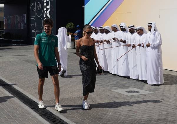 26.11.2023, Yas Marina Circuit, Abu Dhabi, Formula 1 Etihad Airways Abu Dhabi Grand Prix 2023 , im Bild Lance Stroll (CAN), Aston Martin Aramco Cognizant Formula One Team mit Freundin Abu Dhabi Yas Marina Circuit Vereinigten Arabischen Emirate