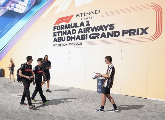 26.11.2023, Yas Marina Circuit, Abu Dhabi, Formula 1 Etihad Airways Abu Dhabi Grand Prix 2023 , im Bild Guanyu Zhou (CHN), Alfa Romeo F1 Team Stake Abu Dhabi Yas Marina Circuit Vereinigten Arabischen Emirate