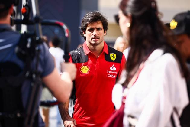 November 26, 2023, Abu Dhabi, United Arab Emirates: Carlos Sainz of Ferrari is seen in a paddock ahead of Formula 1 Abu Dhabi Grand Prix at Yas Marina Circuit on November 26, 2023 in Abu Dhabi, United Arab Emirates. Abu Dhabi United Arab Emirates - ZUMAz156 0368000959st Copyright: xBeataxZawrzelx