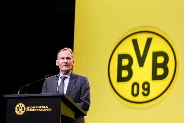 Germany, Dortmund, 26.11.2023, Westfalenhalle, Borussia Dortmund - Mitgliederversammlung 2023, Geschaeftsfuehrer Hans-Joachim Watzke (Borussia Dortmund) speaks to the members Dortmund Westfalenhalle Germany