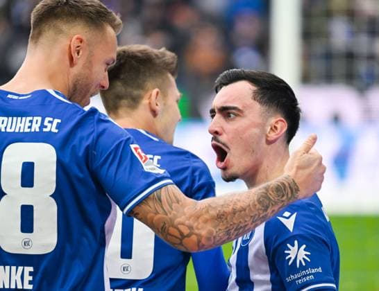 Paul Nebel (Karlsruher SC, 26, rechts) bejubelt sein Tor zum 1:0, GER, Karlsruher SC vs. 1. FC Nuernberg, Fussball, Herren, 2. Bundesliga, 14. Spieltag, Spielzeit 2023 2024, 26.11.2023, (DFL REGULATIONS PROHIBIT ANY USE OF PHOTOGRAPHS AS IMAGE SEQUENCES AND OR QUASI-VIDEO) GER, Karlsruher SC vs. 1. FC Nuernberg, Sport, Fussball, Herren, 2. Bundesliga, 14. Spieltag, Spielzeit 2023 2024, 26.11.2023, Karlsruhe