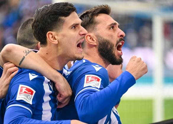 Torjubel Karlsruhe nach dem 1:0, Igor Matanovic (Karlsruher SC, 9) und Fabian Schleusener (Karlsruher SC, 24), GER, Karlsruher SC vs. 1. FC Nuernberg, Fussball, Herren, 2. Bundesliga, 14. Spieltag, Spielzeit 2023 2024, 26.11.2023, (DFL REGULATIONS PROHIBIT ANY USE OF PHOTOGRAPHS AS IMAGE SEQUENCES AND OR QUASI-VIDEO) GER, Karlsruher SC vs. 1. FC Nuernberg, Sport, Fussball, Herren, 2. Bundesliga, 14. Spieltag, Spielzeit 2023 2024, 26.11.2023, Karlsruhe