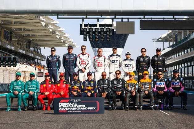 November 26, 2023, Abu Dhabi, United Arab Emirates: F1 drivers pose for a group photo ahead of drivers parade of Formula 1 Abu Dhabi Grand Prix at Yas Marina Circuit on November 26, 2023 in Abu Dhabi, United Arab Emirates. Abu Dhabi United Arab Emirates - ZUMAz156 0368014290st Copyright: xBeataxZawrzelx
