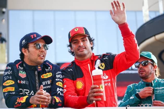 November 26, 2023, Abu Dhabi, United Arab Emirates: Sergio Perez of Red Bull Racing and Carlos Sainz of Ferrari during drivers parade ahead of Formula 1 Abu Dhabi Grand Prix at Yas Marina Circuit on November 26, 2023 in Abu Dhabi, United Arab Emirates. Abu Dhabi United Arab Emirates - ZUMAz156 0368014428st Copyright: xBeataxZawrzelx