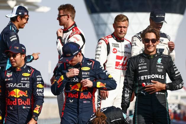 November 26, 2023, Abu Dhabi, United Arab Emirates: F1 drivers pose for a group photo ahead of drivers parade of Formula 1 Abu Dhabi Grand Prix at Yas Marina Circuit on November 26, 2023 in Abu Dhabi, United Arab Emirates. Abu Dhabi United Arab Emirates - ZUMAz156 0368014434st Copyright: xBeataxZawrzelx