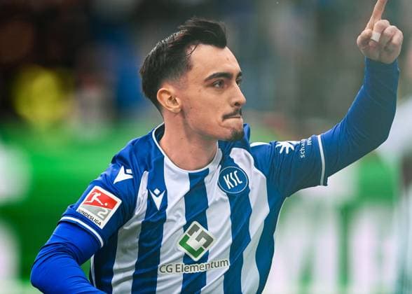 Paul Nebel (Karlsruher SC, 26) bejubelt sein Tor zum 1:0, GER, Karlsruher SC vs. 1. FC Nuernberg, Fussball, Herren, 2. Bundesliga, 14. Spieltag, Spielzeit 2023 2024, 26.11.2023, (DFL REGULATIONS PROHIBIT ANY USE OF PHOTOGRAPHS AS IMAGE SEQUENCES AND OR QUASI-VIDEO) GER, Karlsruher SC vs. 1. FC Nuernberg, Sport, Fussball, Herren, 2. Bundesliga, 14. Spieltag, Spielzeit 2023 2024, 26.11.2023, Karlsruhe