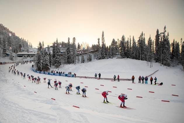 Bilder des Jahres 2023, Sport 11 November Sport Themen der Woche KW47 Sport Bilder des Tages A group of skiers competes in the men s 20 km mass start free race during the FIS Cross-Country World Cup on November 26, 2023 in Ruka. (Tomi Hänninen Newspix24)  Copyright: xTomixHänninenx np24th26141111711