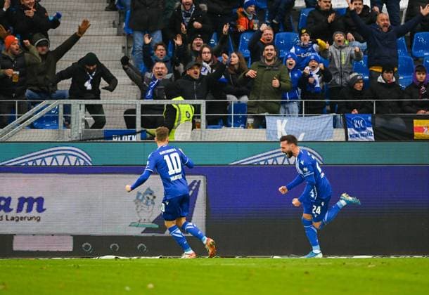 Fabian Schleusener (Karlsruher SC, 24) bejubelt sein Tor zum 2:1, links Marvin Wanitzek (Karlsruher SC, 10), GER, Karlsruher SC vs. 1. FC Nuernberg, Fussball, Herren, 2. Bundesliga, 14. Spieltag, Spielzeit 2023 2024, 26.11.2023, (DFL REGULATIONS PROHIBIT ANY USE OF PHOTOGRAPHS AS IMAGE SEQUENCES AND OR QUASI-VIDEO) GER, Karlsruher SC vs. 1. FC Nuernberg, Sport, Fussball, Herren, 2. Bundesliga, 14. Spieltag, Spielzeit 2023 2024, 26.11.2023, Karlsruhe