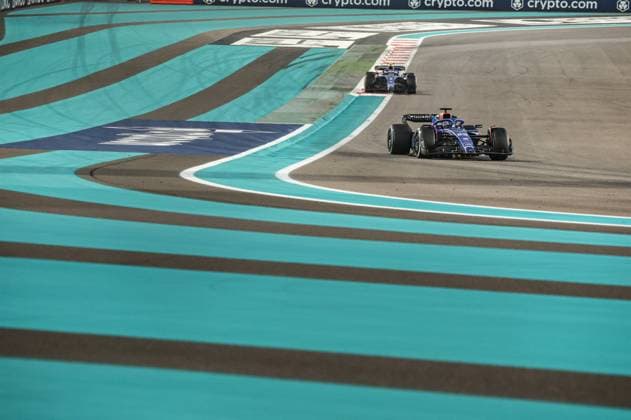 23 ALBON Alexander (tha), Williams Racing FW45, action during the 2023 Formula 1 Etihad Airways Abu Dhabi Grand Prix, 22th round of the 2023 Formula One World Championship, WM, Weltmeisterschaft from November 24 to 26, 2023 on the Yas Marina Circuit, in Abu Dhabi - F1 - ABU DHABI GRAND PRIX 2023 - RACE DPPI Panoramic  G0OD5627 copie