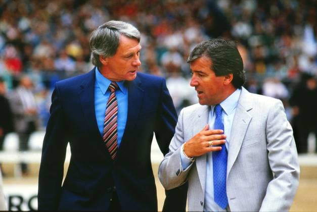 Football - 1987 Football League Centenary Classic - Football League XI 3 Rest of the World XI 0 Managers for the day Terry Venables (right, Rest of the World) and Bobby Robson talk before the kick off at Wembley. 