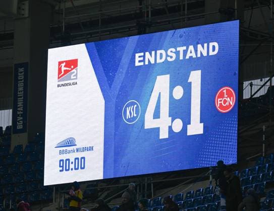 Endstand auf der Anzeigetafel, 4:1 fuer Karlsruhe gegen Nuernberg, GER, Karlsruher SC vs. 1. FC Nuernberg, Fussball, Herren, 2. Bundesliga, 14. Spieltag, Spielzeit 2023 2024, 26.11.2023, (DFL REGULATIONS PROHIBIT ANY USE OF PHOTOGRAPHS AS IMAGE SEQUENCES AND OR QUASI-VIDEO) GER, Karlsruher SC vs. 1. FC Nuernberg, Sport, Fussball, Herren, 2. Bundesliga, 14. Spieltag, Spielzeit 2023 2024, 26.11.2023, Karlsruhe