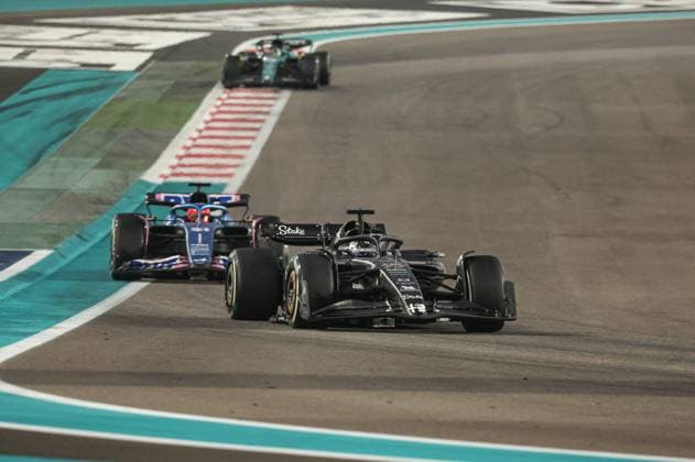 77 Valtteri Bottas (FIN, Alfa Romeo F1 Team Stake), F1 Grand Prix of Abu Dhabi at Yas Marina Circuit on November 26, 2023 in Abu Dhabi, United Arab Emirates. (Photo by HOCH ZWEI) Abu Dhabi United Arab Emirates