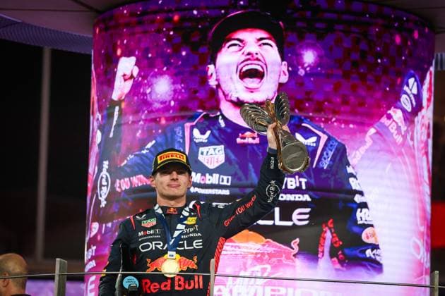 Sport Bilder des Tages VERSTAPPEN Max (ned), Red Bull Racing RB19, portrait during the 2023 Formula 1 Etihad Airways Abu Dhabi Grand Prix, 22th round of the 2023 Formula One World Championship, WM, Weltmeisterschaft from November 24 to 26, 2023 on the Yas Marina Circuit, in Abu Dhabi - F1 - ABU DHABI GRAND PRIX 2023 - RACE DPPI Panoramic  00123048_G0OD6630