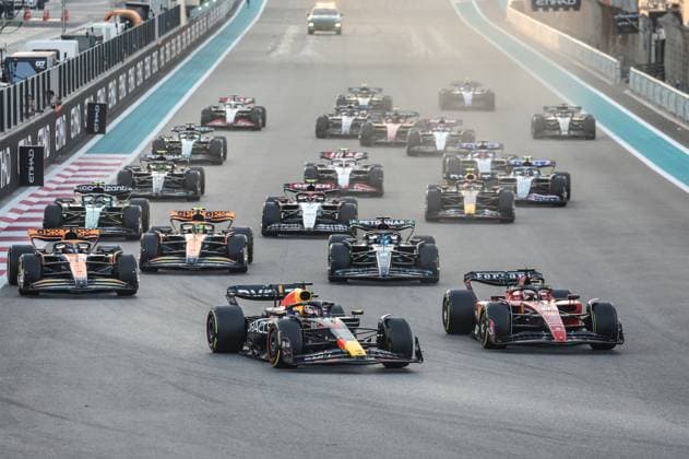 Start, 1 Max Verstappen (NLD, Oracle Red Bull Racing), 16 Charles Leclerc (MCO, Scuderia Ferrari), 81 Oscar Piastri (AUS, McLaren F1 Team), 4 Lando Norris (GBR, McLaren F1 Team), 63 George Russell (GBR, Mercedes-AMG Petronas F1 Team), F1 Grand Prix of Abu Dhabi at Yas Marina Circuit on November 26, 2023 in Abu Dhabi, United Arab Emirates. (Photo by HOCH ZWEI) Abu Dhabi United Arab Emirates