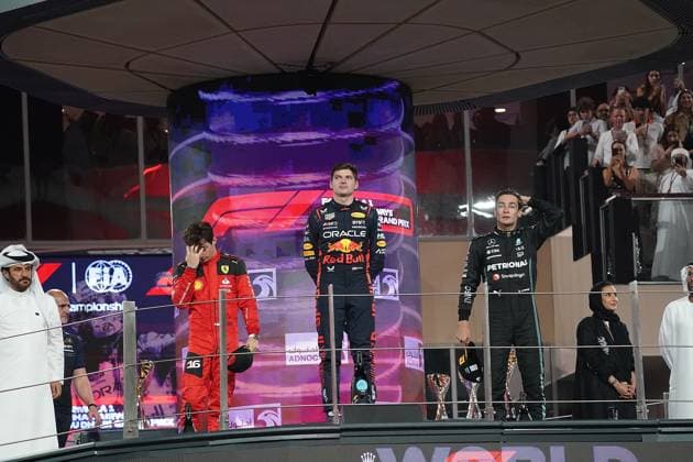 26.11.2023, Yas Marina Circuit, Abu Dhabi, Formula 1 Etihad Airways Abu Dhabi Grand Prix 2023 , im Bild Podium: Sieger Max Verstappen (NLD), Oracle Red Bull Racing, 2.Platz für Charles Leclerc (MCO), Scuderia Ferrari, 3.Platz für George Russell (GBR), Mercedes-AMG Petronas F1 Team Abu Dhabi Yas Marina Circuit Vereinigten Arabischen Emirate