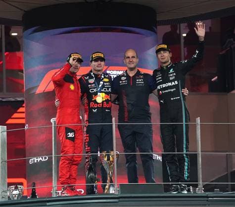 26.11.2023, Yas Marina Circuit, Abu Dhabi, Formula 1 Etihad Airways Abu Dhabi Grand Prix 2023 , im Bild Podium: Sieger Max Verstappen (NLD), Oracle Red Bull Racing, 2.Platz für Charles Leclerc (MCO), Scuderia Ferrari, 3.Platz für George Russell (GBR), Mercedes-AMG Petronas F1 Team Abu Dhabi Yas Marina Circuit Vereinigten Arabischen Emirate