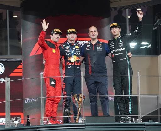 Formula 1 Etihad Airways Abu Dhabi Grand Prix 2023 26.11.2023, Yas Marina Circuit, Abu Dhabi, Formula 1 Etihad Airways Abu Dhabi Grand Prix 2023 , im Bild Podium: Sieger Max Verstappen (NLD), Oracle Red Bull Racing, 2.Platz für Charles Leclerc (MCO), Scuderia Ferrari, 3.Platz für George Russell (GBR), Mercedes-AMG Petronas F1 Team