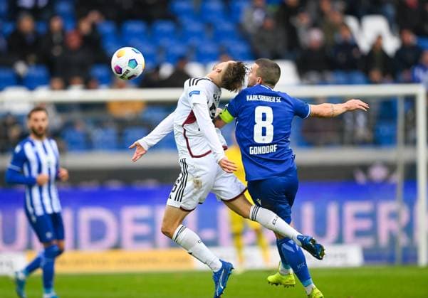 Szene waehrend des Spiels, Jerome Gondorf (Karlsruher SC, 8) schiebt Lukas Schleimer (1. FC Nuernberg, 36) weg, Foul, GER, Karlsruher SC vs. 1. FC Nuernberg, Fussball, Herren, 2. Bundesliga, 14. Spieltag, Spielzeit 2023 2024, 26.11.2023, (DFL REGULATIONS PROHIBIT ANY USE OF PHOTOGRAPHS AS IMAGE SEQUENCES AND OR QUASI-VIDEO) GER, Karlsruher SC vs. 1. FC Nuernberg, Sport, Fussball, Herren, 2. Bundesliga, 14. Spieltag, Spielzeit 2023 2024, 26.11.2023, Karlsruhe