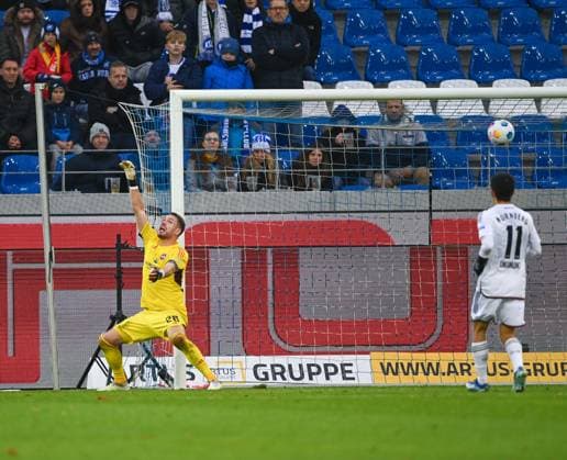 Christian Mathenia (1. FC Nuernberg, 26) kann den Ball von Budu Zivzivadze (Karlsruher SC, 11, nicht im Bild) nicht halten, das Tor zum 4:1 fuer Karlsruhe, GER, Karlsruher SC vs. 1. FC Nuernberg, Fussball, Herren, 2. Bundesliga, 14. Spieltag, Spielzeit 2023 2024, 26.11.2023, (DFL REGULATIONS PROHIBIT ANY USE OF PHOTOGRAPHS AS IMAGE SEQUENCES AND OR QUASI-VIDEO) GER, Karlsruher SC vs. 1. FC Nuernberg, Sport, Fussball, Herren, 2. Bundesliga, 14. Spieltag, Spielzeit 2023 2024, 26.11.2023, Karlsruhe