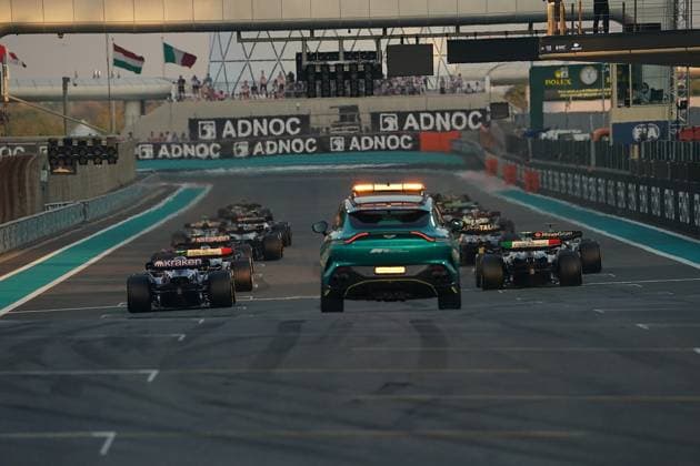 Formula 1 Etihad Airways Abu Dhabi Grand Prix 2023 26.11.2023, Yas Marina Circuit, Abu Dhabi, Formula 1 Etihad Airways Abu Dhabi Grand Prix 2023 , im Bild Rennstart