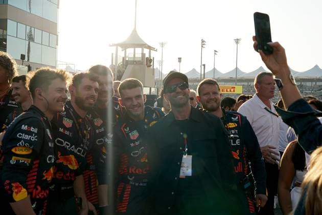 26.11.2023, Yas Marina Circuit, Abu Dhabi, Formula 1 Etihad Airways Abu Dhabi Grand Prix 2023 , im Bild Schauspieler Jason Statham Abu Dhabi Yas Marina Circuit Vereinigten Arabischen Emirate