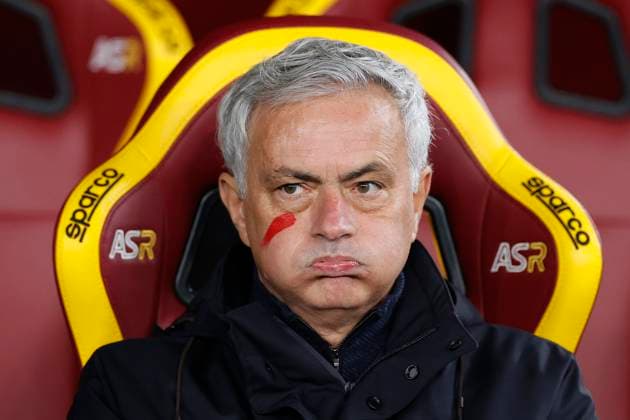 Bilder des Jahres 2023, Sport 11 November Sport Themen der Woche KW47 Sport Bilder des Tages Italy, Rome, 26.11.2023, Olimpico Stadium, AS Roma vs Udinese Calcio - Serie A, Jose Mourinho Head Coach (AS Roma) looks on Rome Olimpico Stadium Italy *** Italy, Rome, 26 11 2023, Olimpico Stadium, AS Roma vs Udinese Calcio Serie A, Jose Mourinho Head Coach AS Roma looks on Rome Olimpico Stadium Italy  eu-images-569