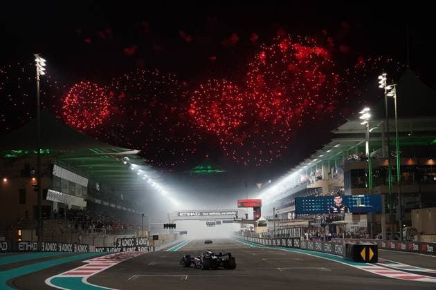 26.11.2023, Yas Marina Circuit, Abu Dhabi, Formula 1 Etihad Airways Abu Dhabi Grand Prix 2023 , im Bild Feuerwerk über der Rennstrecke von Abu Dhabi, Pierre Gasly (FRA), BWT Alpine F1 Team Abu Dhabi Yas Marina Circuit Vereinigten Arabischen Emirate