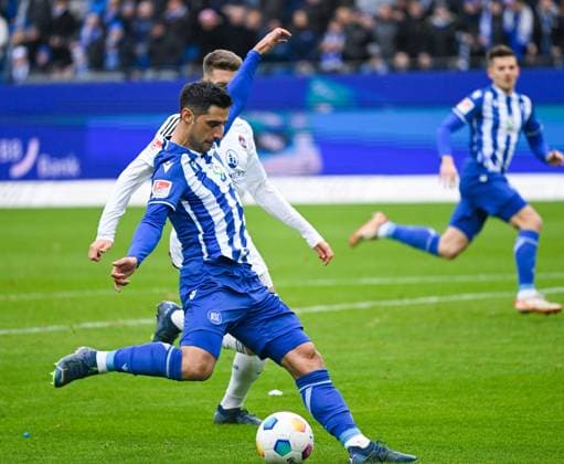 Lars Stindl (Karlsruher SC, 13) zieht ab und schiesst, GER, Karlsruher SC vs. 1. FC Nuernberg, Fussball, Herren, 2. Bundesliga, 14. Spieltag, Spielzeit 2023 2024, 26.11.2023, (DFL REGULATIONS PROHIBIT ANY USE OF PHOTOGRAPHS AS IMAGE SEQUENCES AND OR QUASI-VIDEO) GER, Karlsruher SC vs. 1. FC Nuernberg, Sport, Fussball, Herren, 2. Bundesliga, 14. Spieltag, Spielzeit 2023 2024, 26.11.2023, Karlsruhe