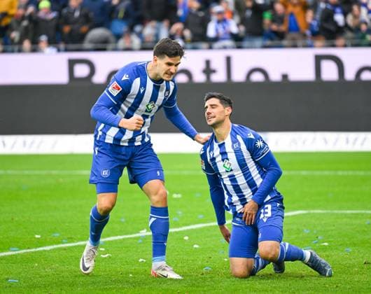 Lars Stindl (Karlsruher SC, 13) aergert sich nach einer vergebenen Torchance und wird von Igor Matanovic (Karlsruher SC, 9) wieder aufgebaut und motiviert, GER, Karlsruher SC vs. 1. FC Nuernberg, Fussball, Herren, 2. Bundesliga, 14. Spieltag, Spielzeit 2023 2024, 26.11.2023, (DFL REGULATIONS PROHIBIT ANY USE OF PHOTOGRAPHS AS IMAGE SEQUENCES AND OR QUASI-VIDEO) GER, Karlsruher SC vs. 1. FC Nuernberg, Sport, Fussball, Herren, 2. Bundesliga, 14. Spieltag, Spielzeit 2023 2024, 26.11.2023, Karlsruhe