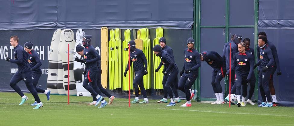 RB Leipzig Training Champions League Leipzig, 27.11.2023, RB Trainingszentrum, UEFA Champions League , RB Leipzig - Abschlusstraining am Vortag von Manchester City vs. RBL , Im Bild: Mannschaft von RB Leipzig. ,