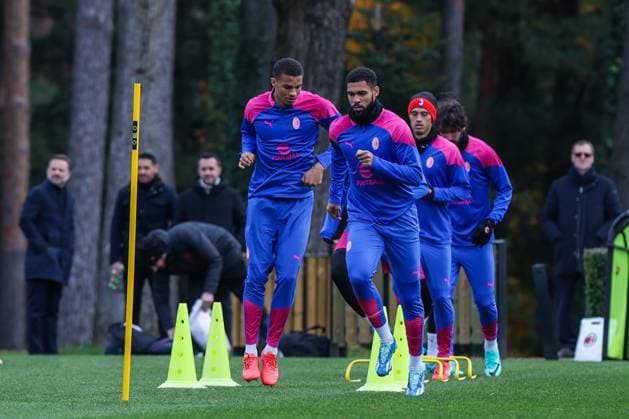 Ruben Loftus-Cheek of AC Milan (C) warms up with his teammates during the AC Milan training session at Milanello Sports Center ahead of their UEFA Champions League 2023 24 Group Stage F match against Borussia Dortmund at Centro Sportivo Milanello, Carnago, Italy on November 27, 2023  Copyright: xFabrizioxCarabelli IPAxSportx xix xx IPA_41893102 IPA_Agency_IPA41893102