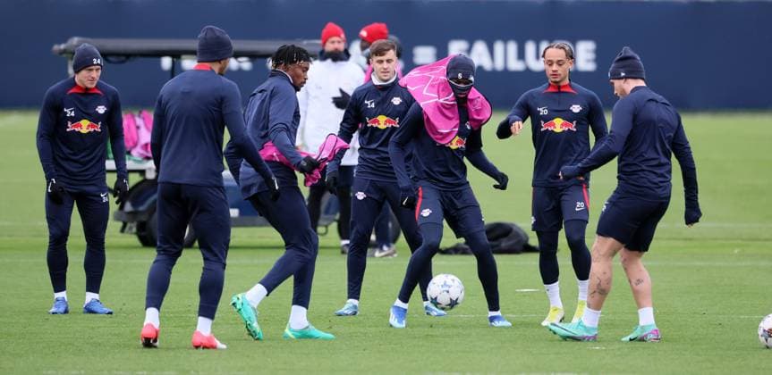 RB Leipzig Training Champions League Leipzig, 27.11.2023, RB Trainingszentrum, UEFA Champions League , RB Leipzig - Abschlusstraining am Vortag von Manchester City vs. RBL , Im Bild: Xaver Schlager, Benjamin Henrichs, Mohamed Simakan, Christoph Baumgartner, El Chadaille Bitshiabu, Xavi Simons und David Raum (alle RB Leipzig) ,