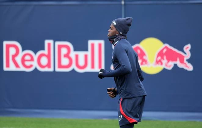 RB Leipzig Training Champions League Leipzig, 27.11.2023, RB Trainingszentrum, UEFA Champions League , RB Leipzig - Abschlusstraining am Vortag von Manchester City vs. RBL , Im Bild: Castello Lukeba (23, RB Leipzig) ,